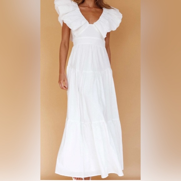 Selfie Leslie Dresses & Skirts - Selfie Leslie White maxi dress